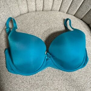 Victoria's Secret l Turquoise T Shirt Bra - never worn